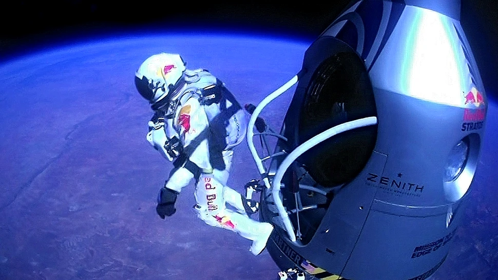 Felix Baumgartner vine în România. El este primul om care a depăşit viteza sunetului în cădere liberă