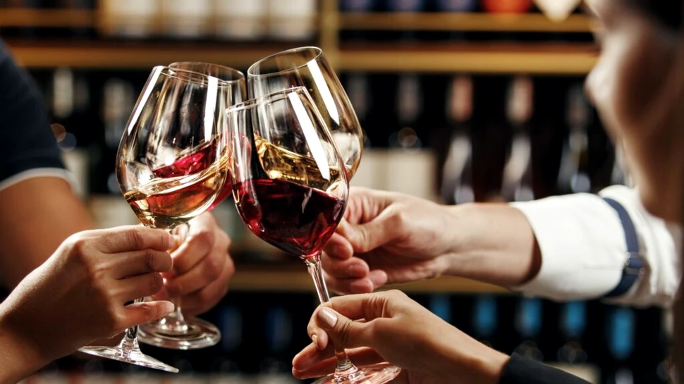 Experții avertizează cu privire la legătura dintre consumul de alcool și apariția cancerului