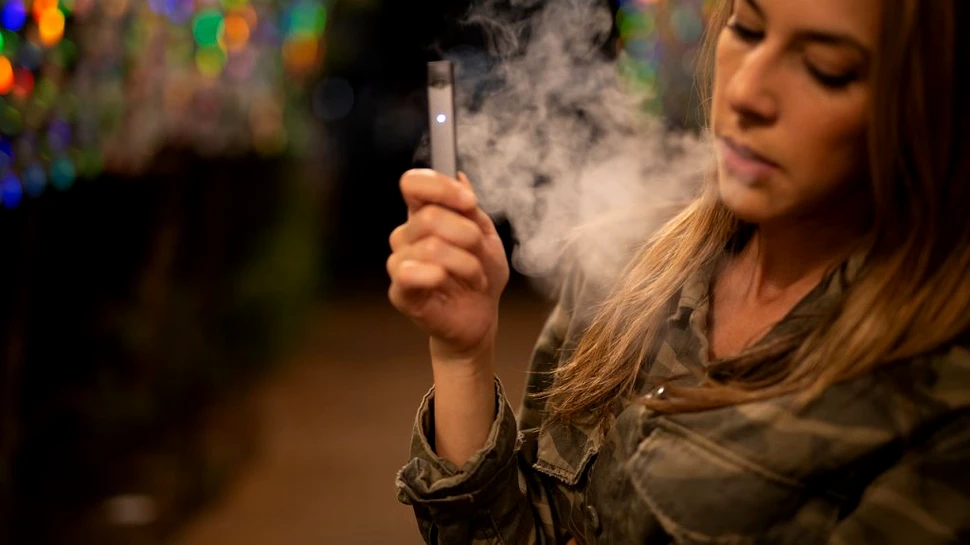 Studiile arată că țigările electronice nu îi ajută pe fumători să renunțe la viciu