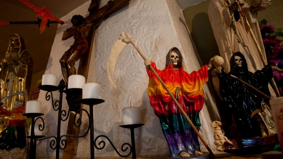 Vrăjitoarele moderne: Unde mai pot fi găsiţi practicieni ai magiei negre şi care sunt ritualurile de care comunităţi întregi se tem