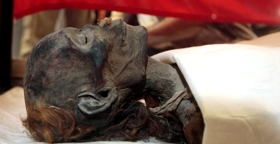 Regina Hatşepsut a Egiptului ar fi putut muri din cauza cosmeticelor cancerigene