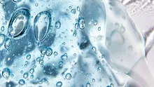 Molecula care leagă de o mie de ori greutatea ei în apă: ce este, de fapt, acidul hyaluronic (P)