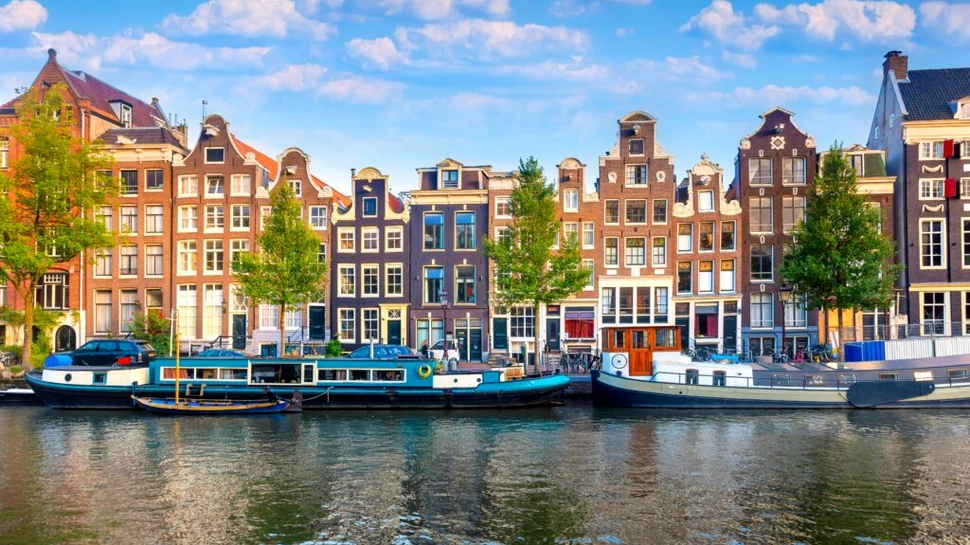 De ce a fost interzis accesul navelor de croazieră în centrul orașului Amsterdam?