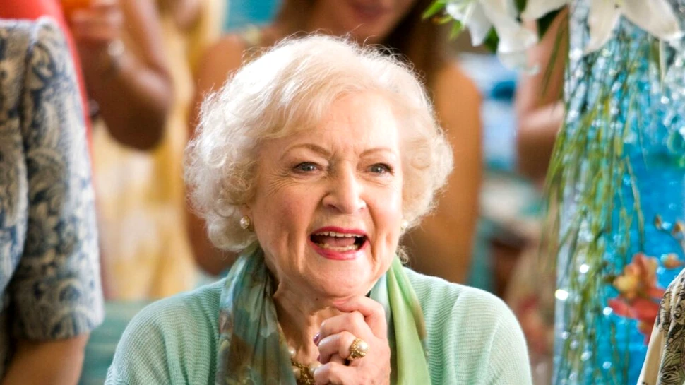 Betty White, doamna de aur a televiziunii americane. „Nu știam ce este Facebook, iar acum că știu ce este, trebuie să spun că mi se pare o mare pierdere de timp”