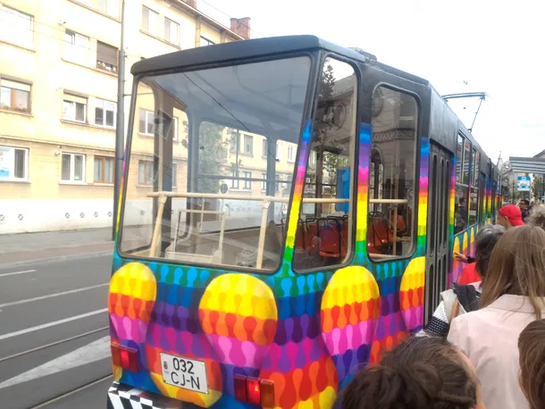 Tramvaiul din Cluj-Napoca pictat de un artist