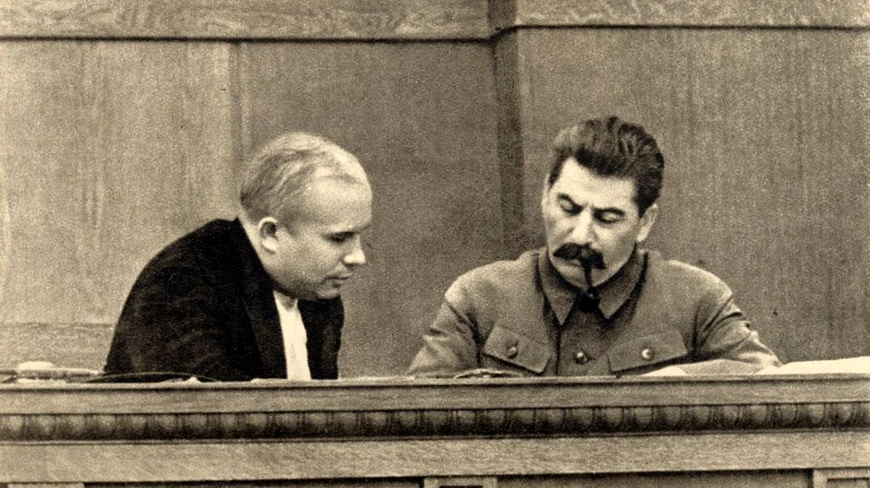 Selfie-uri cu Stalin şi copii care vin să ţină arme în mâini. Muzeul care onorează Uniunea Sovietică