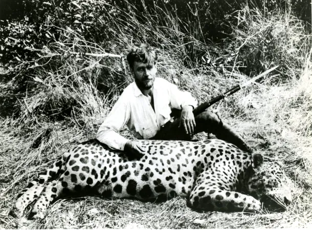 Sasha Siemel, lângă jaguarul Assassino