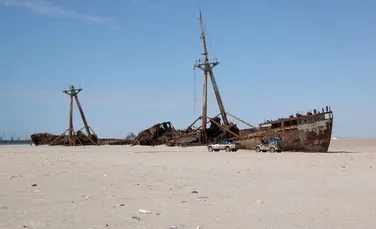 O navă care a dispărut în urmă cu 100 de ani descoperită pe o plajă din Florida