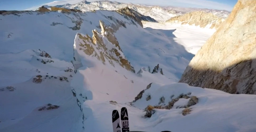 O impresionantă coborâre pe ski sau cum să întreci forţele naturii. VIDEO