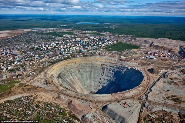 Craterul rusesc care valorează 13 miliarde de lire. Bogăţiile din mină au ajutat la reconstruirea imperiului rusesc