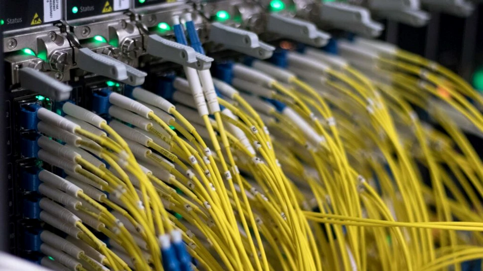 Cât a cheltuit Microsoft pentru construirea unui supercomputer folosit de OpenAI?