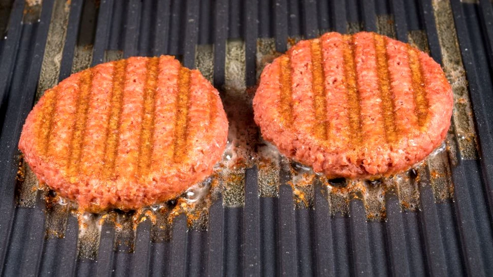 McDonald`s testează burgerii vegani şi deschide războiul cu rivalul Burger King