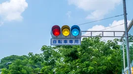 Test de cultură generală. De ce semafoarele în Japonia sunt albastre?