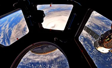 Dezvăluirile unui astronaut: cât de des îşi schimbă hainele „locatarii” de pe ISS?