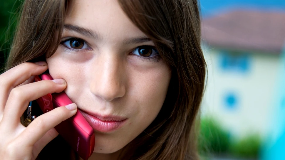 Cum te poate îmbolnăvi telefonul mobil: cercetătorii au observat o înmulţire a cazurilor de alergii produse de acesta