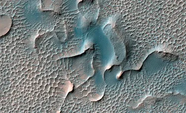 Astronomii spun că valuri imense de nisip se mișcă pe suprafața lui Marte