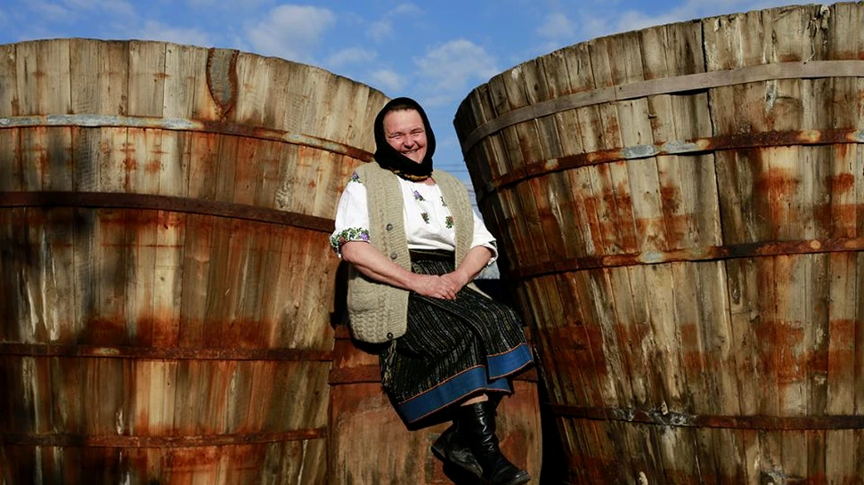 Fotograful Răzvan Voiculescu lansează albumul „ROST. 12 Hotare”, ultima parte a trilogiei ROST