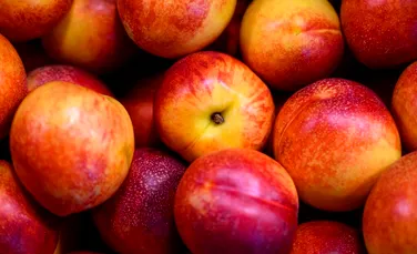 Nectarine cu nivel periculos de pesticide, retrase de urgență din mai multe magazine din România