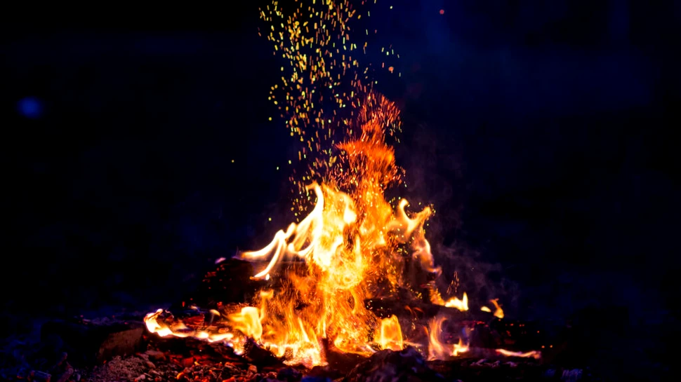 Oamenii antici stăpâneau focul încă de acum un milion de ani, sugerează un studiu