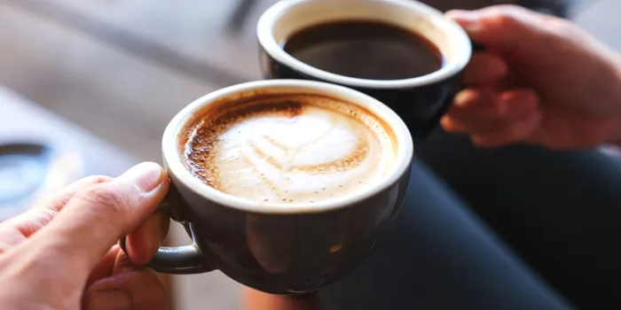 Cafeaua îți poate perturba somnul și fără să te țină treaz. Iată cum
