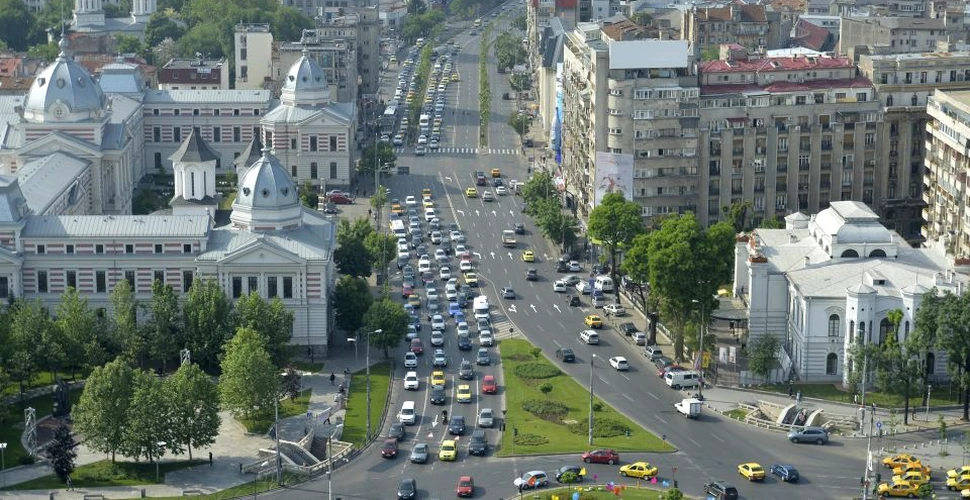 Celebrele statui din Piaţa Universităţii din Bucureşti, aşa cum nu au mai fost văzute până acum