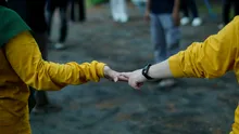 Teoria atașamentului a devenit un test de cuplu pe Internet. Ce spune, de fapt, cercetarea originală