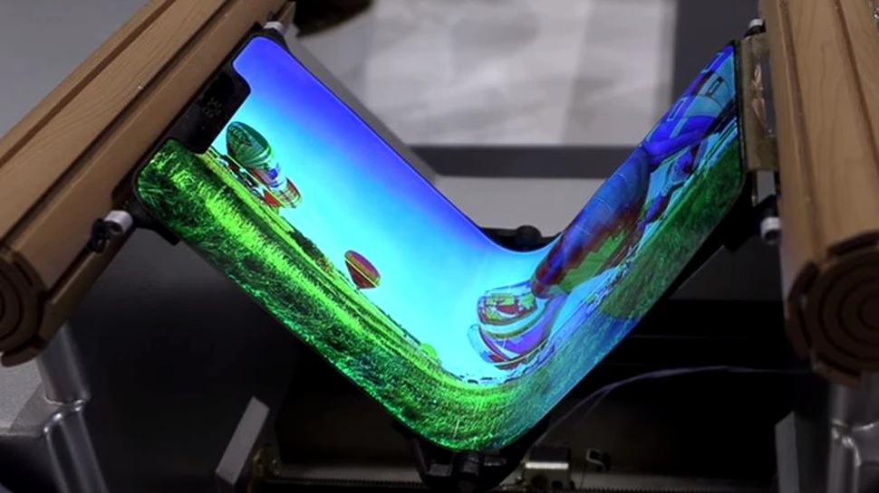 Acesta ar putea fi primul  smartphone cu ecran pliabil
