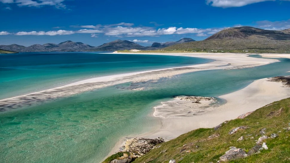 Insula mai puțin știută de turiști care are o plajă asemenea celor din Caraibe