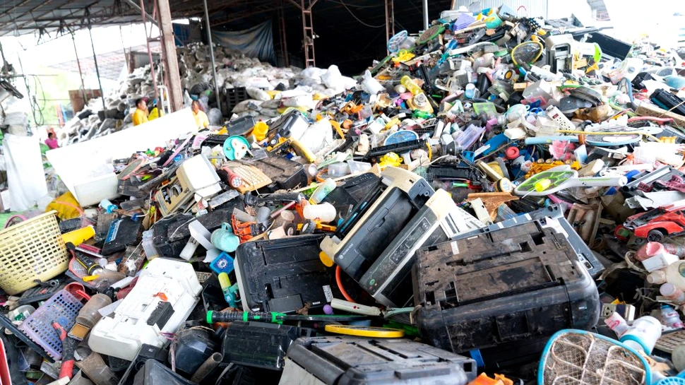Deșeuri electrice și electronice cât greutatea Marelui Zid Chinezesc, generate de omenire în 2021