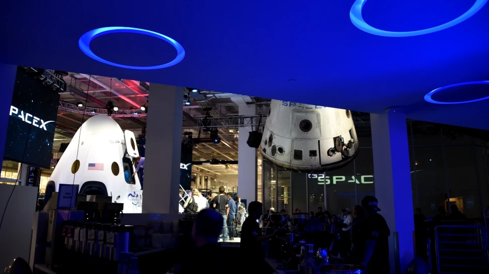 NASA, dată în judecată pentru contractele către Space X şi Boeing