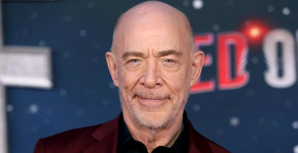 J.K. Simmons, maestrul rolurilor care te fac să tremuri și să râzi în același timp. „Sunt cine sunt. Am o voce gravă și arăt ca director de poliție, tatăl ori șeful cuiva”