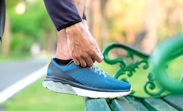 (P) Stil și confort sporit – de ce sunt adidașii Hoka noul trend al modei?