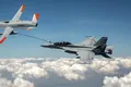 Marina SUA tocmai a folosit o dronă care a realimentat din zbor un avion de luptă Super Hornet