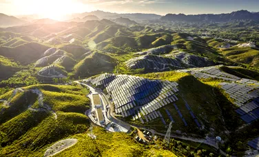 China va domina lanțul de aprovizionare cu energie solară până în 2026