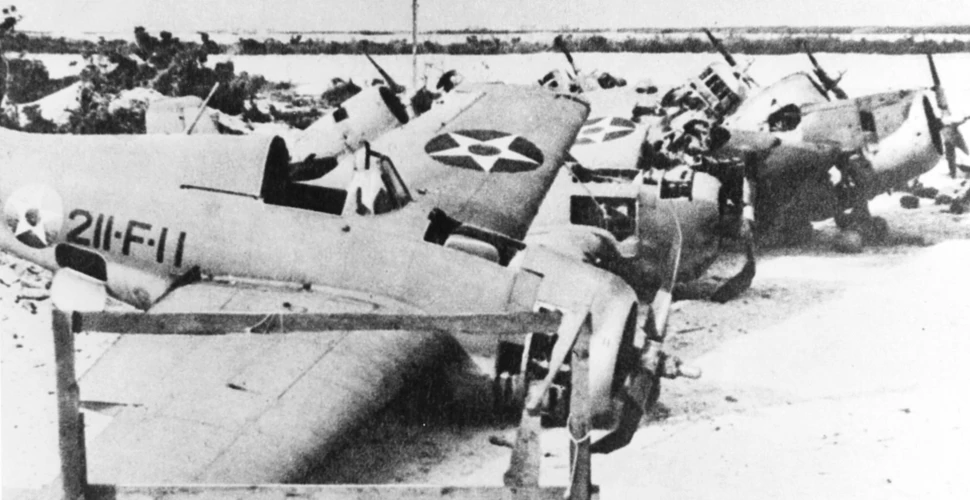 Pilotul care a luptat (aproape) singur împotriva japonezilor. A ţinut piept la 22 de avioane, apoi a condus atacul pe plajă