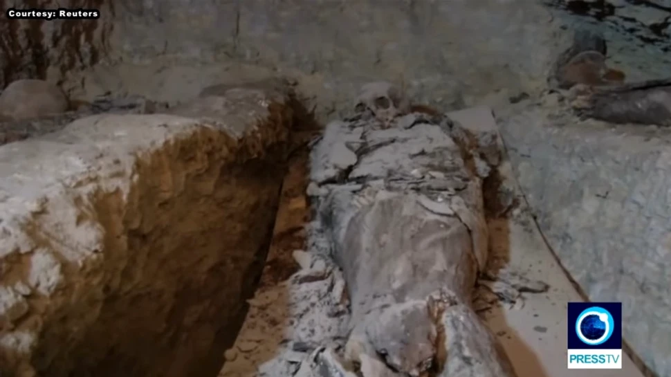 Sarcofagul de peste 2.000 de ani, recent descoperit, a fost deschis iar înăuntru poate fi Alexandru cel Mare