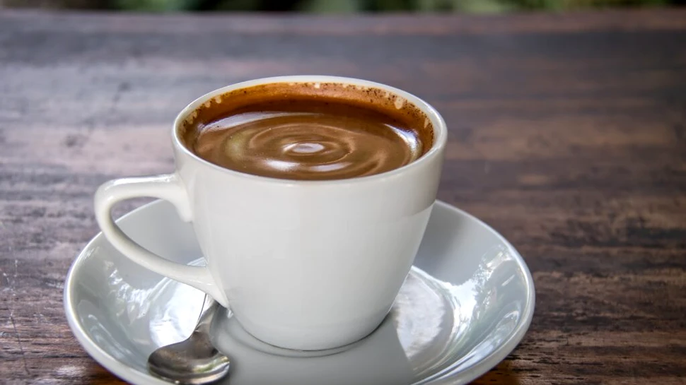 Cafeaua cu ou, cafeaua cu cărbune și alte tradiții care arată cât de diferit este consumată cafeaua în lume