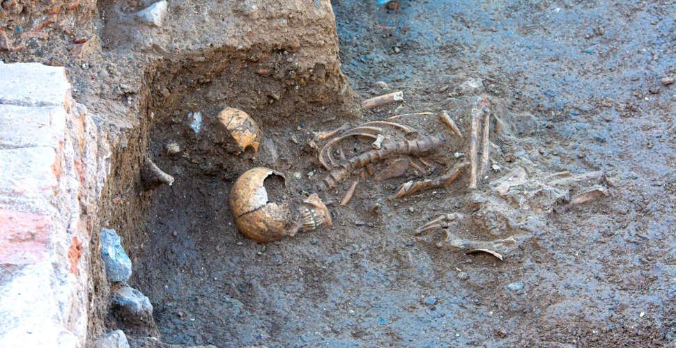 Arheologii au scos la lumină mormântul unui copil, îngropat cu fața în jos, cu un lacăt împotriva vampirilor