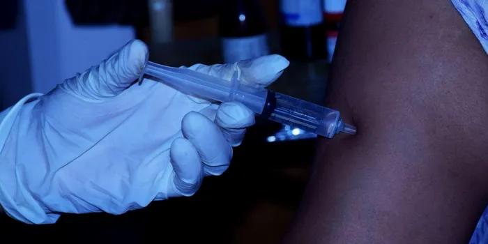 OMS analizează posibilitatea infectării intenționate cu COVID-19 a persoanelor sănătoase, pentru accelerarea testării vaccinurilor