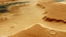 „Un adevărat festin geologic”: Un crater bizar a fost descoperit pe Marte