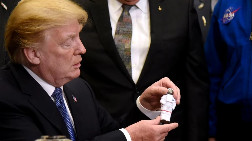 Donald Trump a aprobat iniţierea unor noi misiuni cu echipaj uman pe Lună