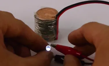 Cum să confecţionezi o baterie acasă. Nu e atât de complicat – VIDEO