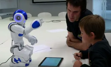 Robotul poliglot care va ajuta copiii să inveţe o limbă străină pentru a se adapta mai uşor într-o şcoală nouă – VIDEO