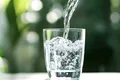 Apa ar putea fi de fapt două lichide diferite, sugerează Inteligența Artificială