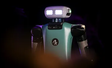 Un robot umanoid a sortat rufe la cel mai mare eveniment de tehnologie din Europa