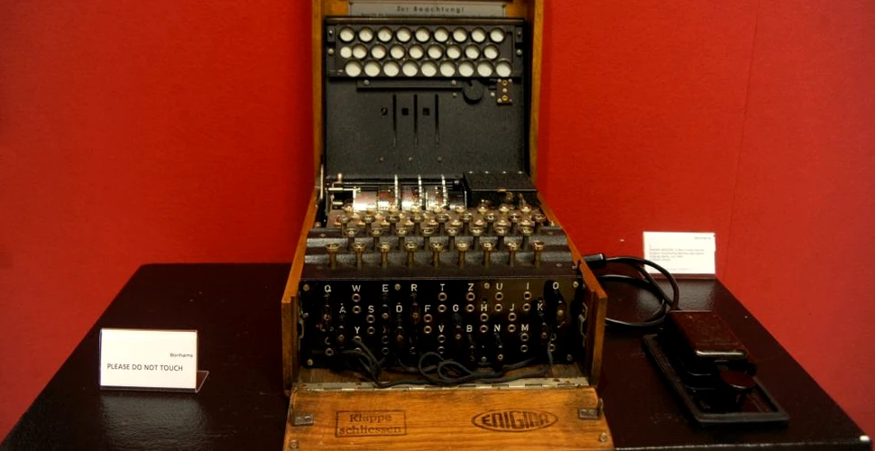 Maşina de criptare ,,Enigma,” utilizată de germani în cel de-Al Doilea Război Mondial, a fost vândută în România pentru suma de 45.000 de euro – FOTO