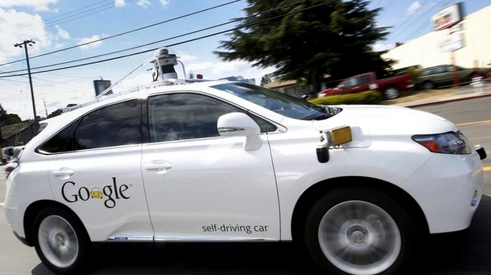 Un vehicul fără şofer al companiei Google a lovit un autobuz, în Statele Unite – VIDEO