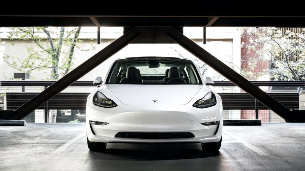 Un accident mortal în care a fost implicat un Model 3 a făcut cea mai mare firmă de taxi din Paris să suspende mașinile Tesla