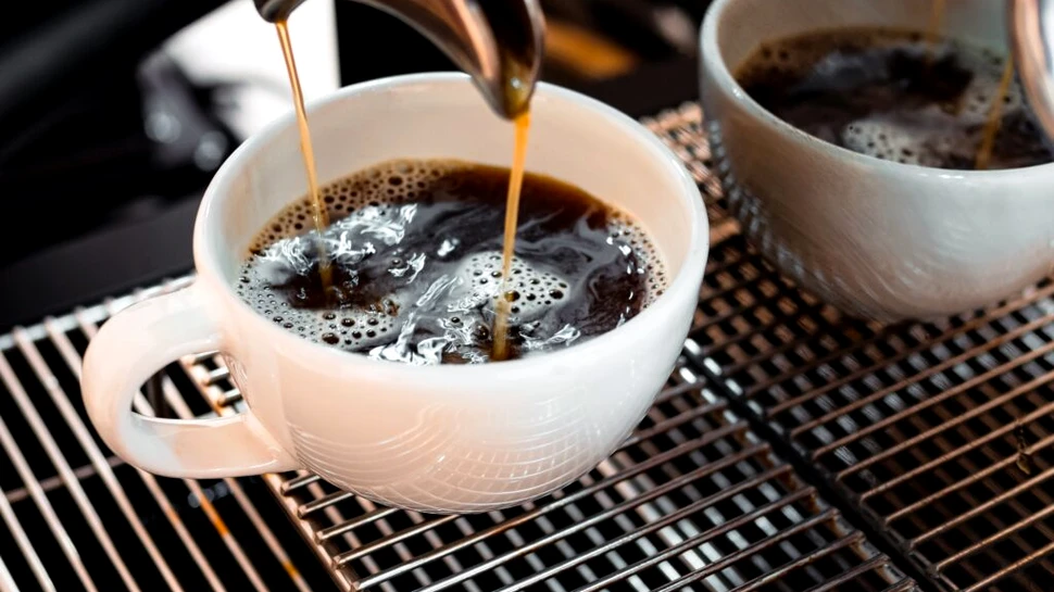 Ce efect are cofeina în combinație cu o dietă bogată în grăsimi și zahăr?