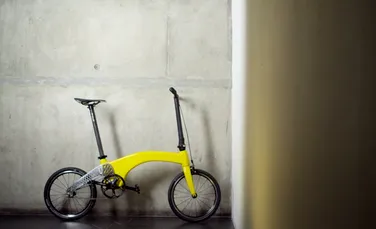 Cea mai uşoara bicicletă pliabilă din lume, construită de 2 tineri români în Londra, lansată pe Kickstarter